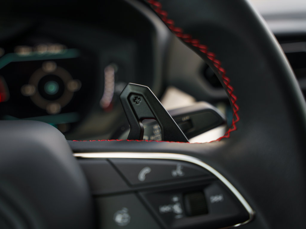 Used 2025 Lamborghini Urus SE AWD/4WD image 15
