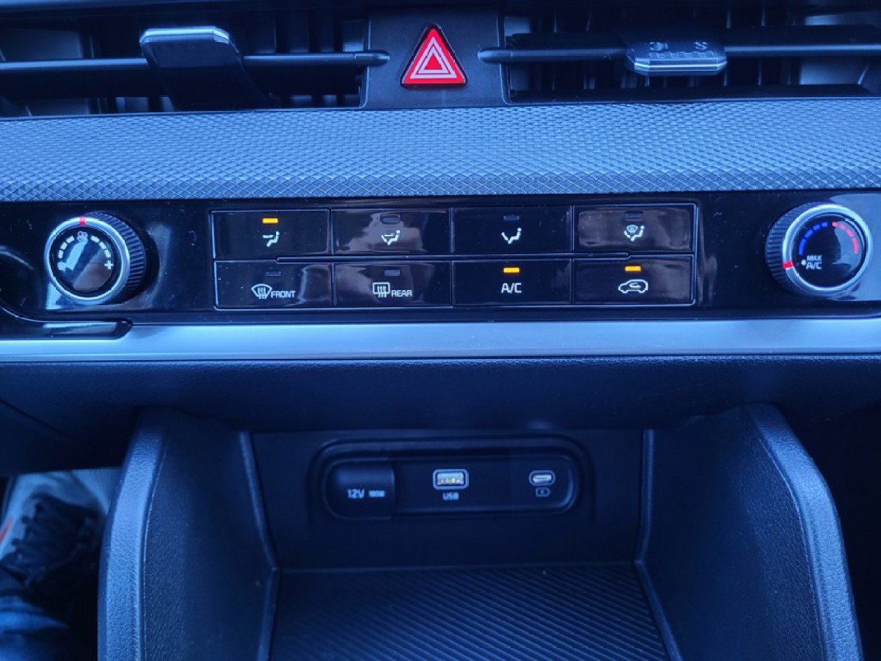 Used 2024 Kia Sportage LX image 16