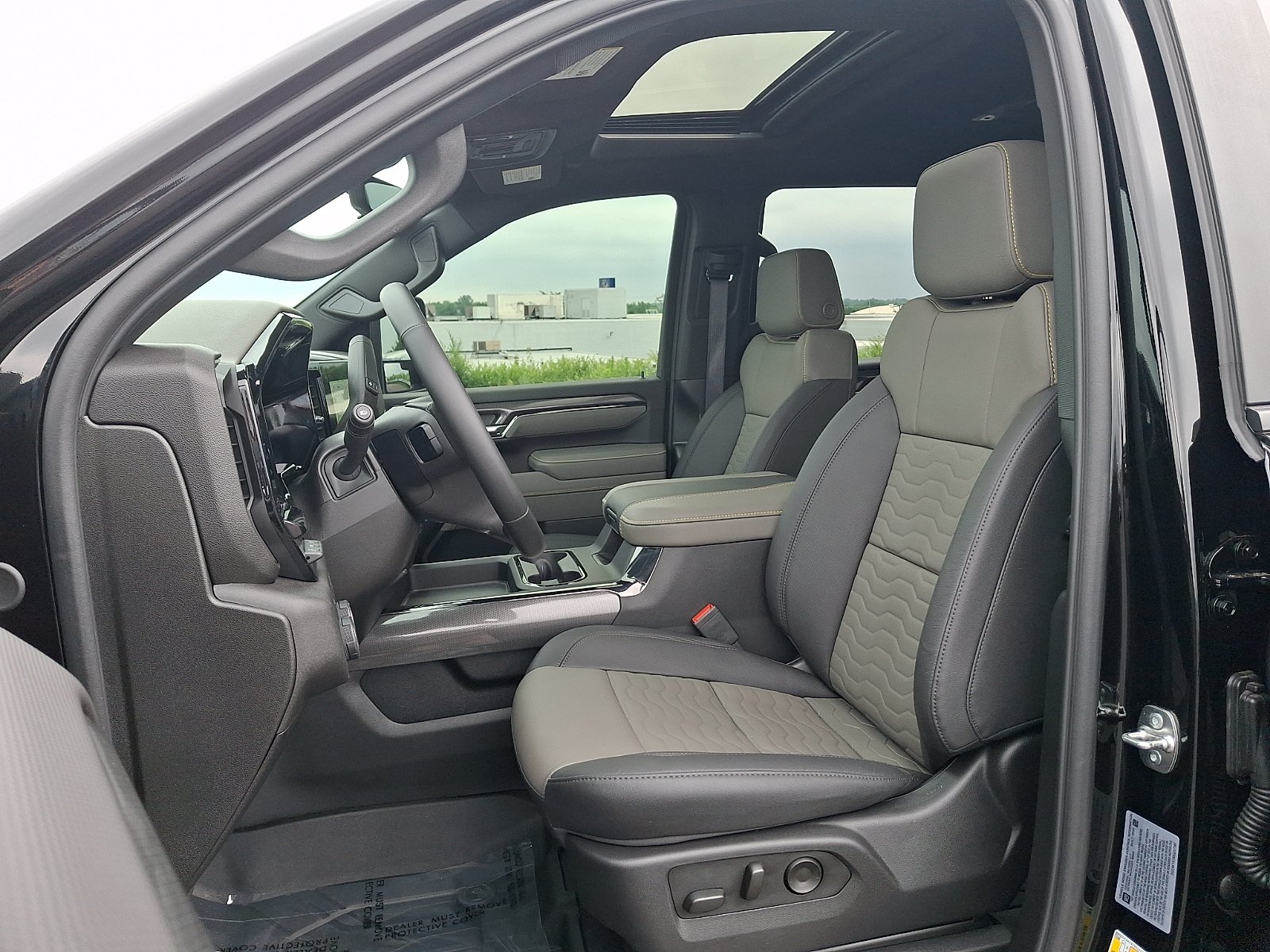 Used 2025 Chevrolet Silverado 2500 ZR2 w/ Technology Package AWD/4WD image 13
