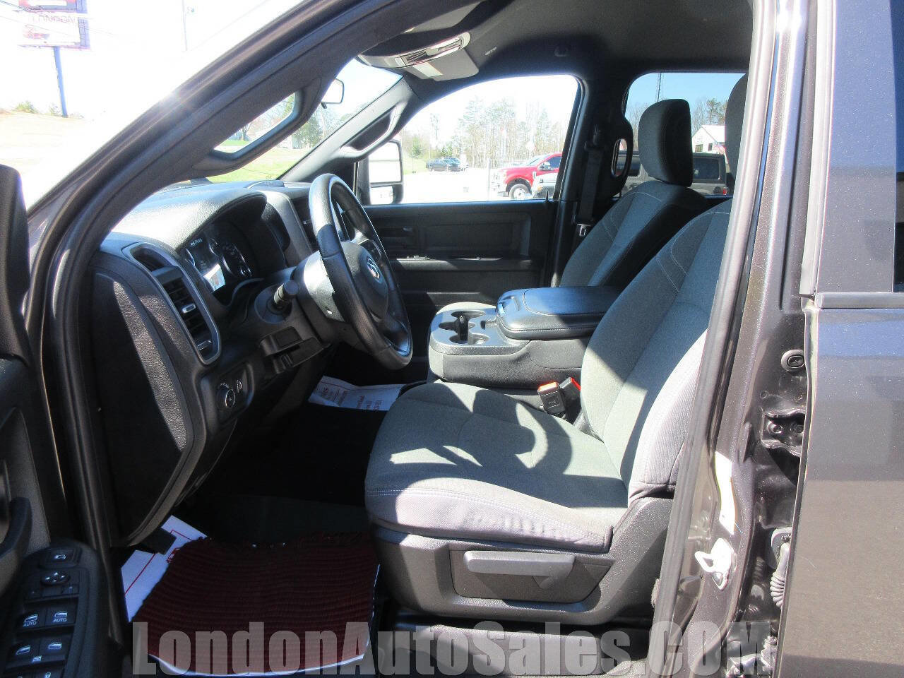 Used 2024 RAM 2500 Tradesman w/ Chrome Appearance Group image 13