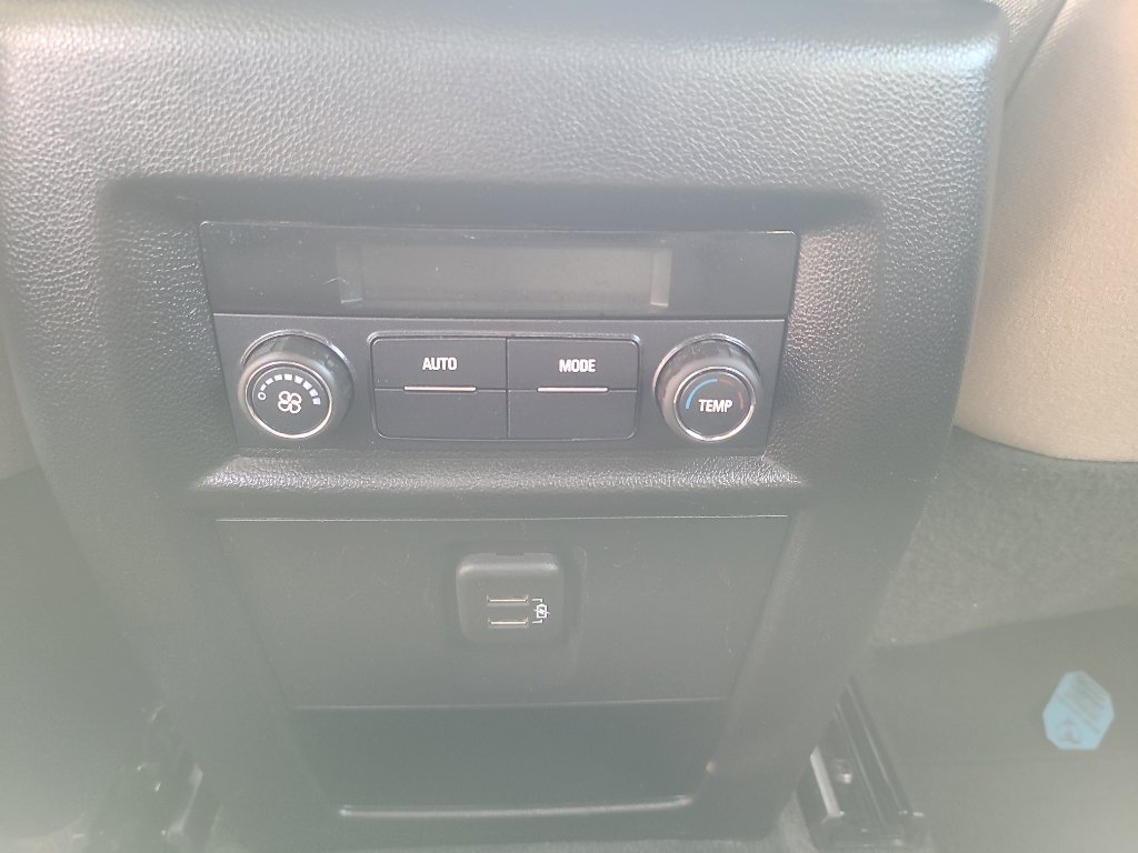 Used 2022 Chevrolet Traverse LS AWD/4WD image 13