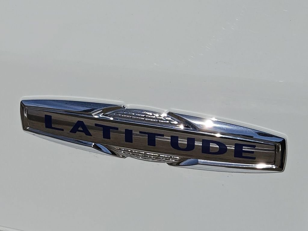 New 2026 Jeep Compass Latitude image 7