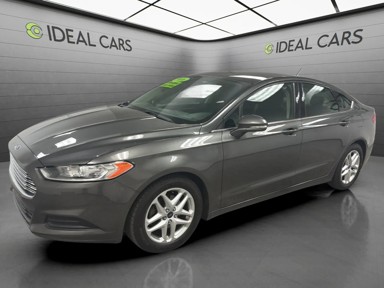 Used 2016 Ford Fusion SE FWD image 1