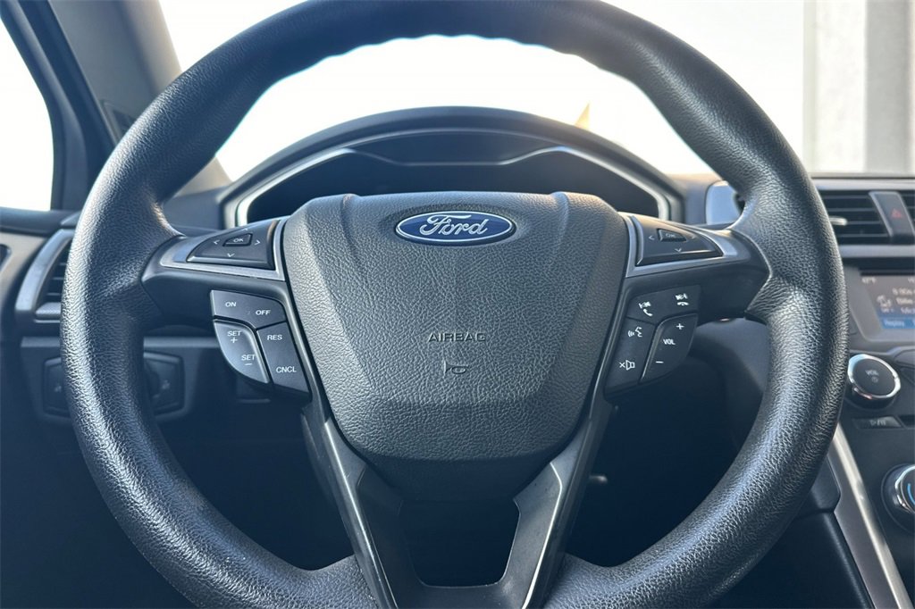 Used 2018 Ford Fusion SE image 22