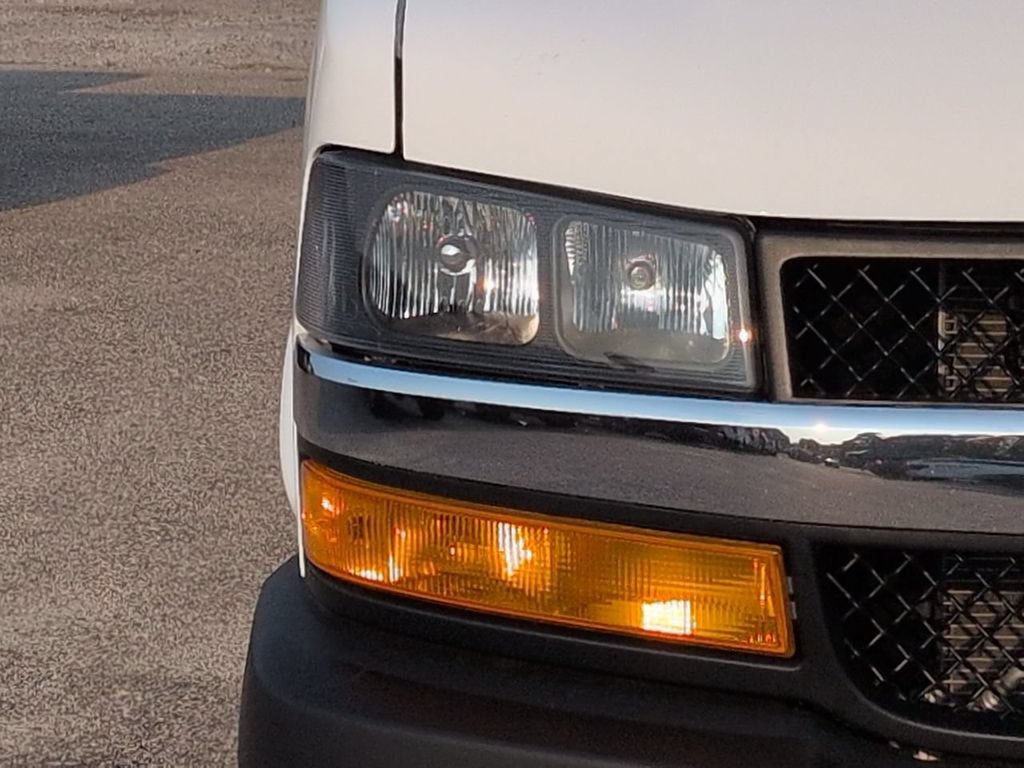 Used 2025 Chevrolet Express 2500 w/ Driver Convenience Package RWD image 10