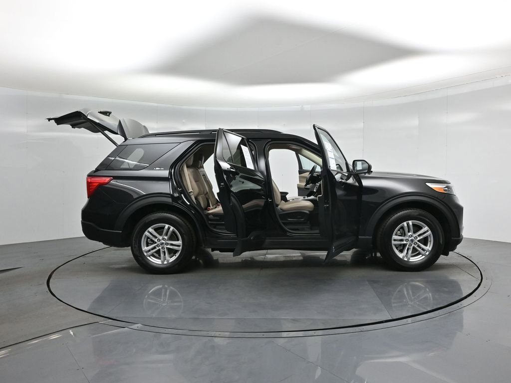 Used 2024 Ford Explorer XLT w/ Equipment Group 202A image 4
