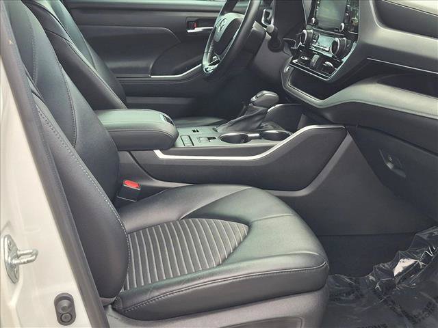 Used 2021 Toyota Highlander XSE FWD image 18
