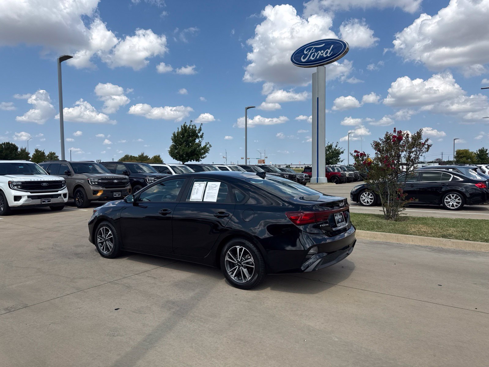Used 2023 Kia Forte LXS FWD image 3