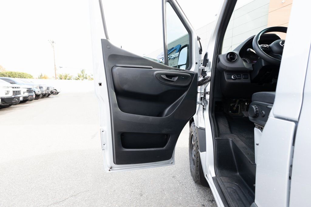 Used 2021 Mercedes-Benz Sprinter 2500 image 15