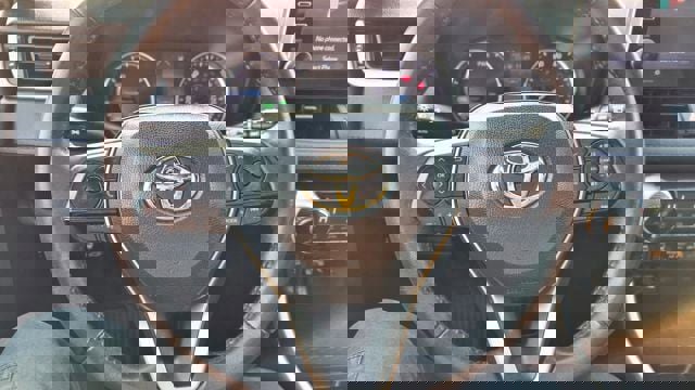 Used 2022 Toyota RAV4 SE w/ Convenience Package image 17