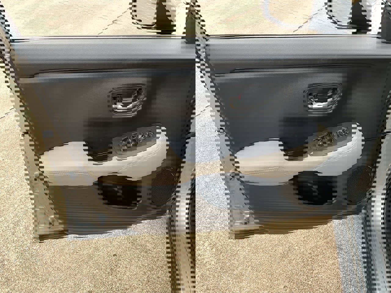 Used 2025 Honda HR-V LX image 13