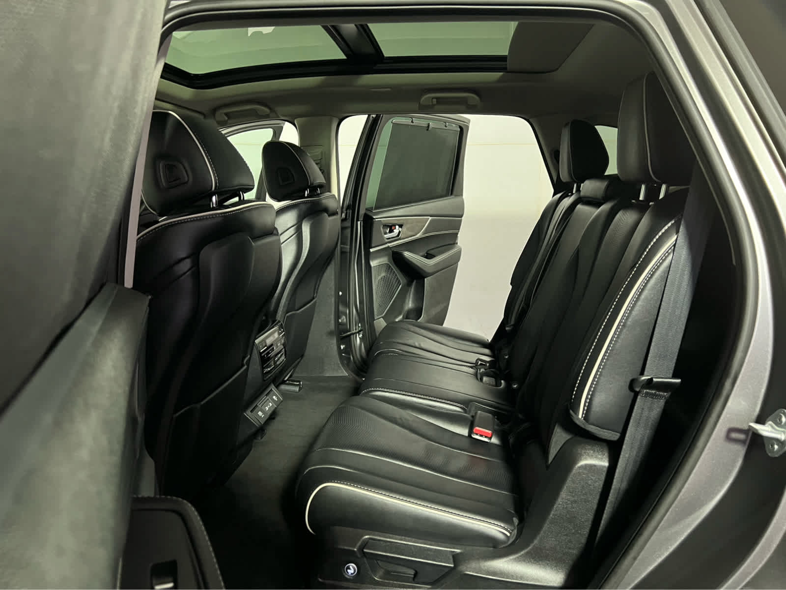 Certified 2023 Acura MDX SH-AWD w/ Advance Package image 25