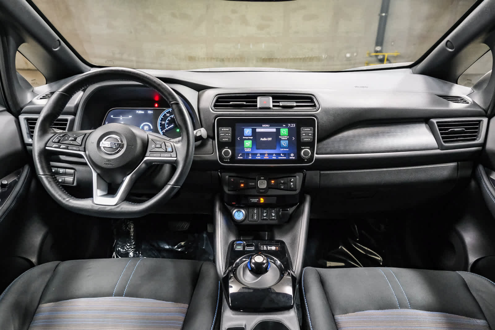 Used 2020 Nissan Leaf SV w/ SV Technology Package FWD image 12
