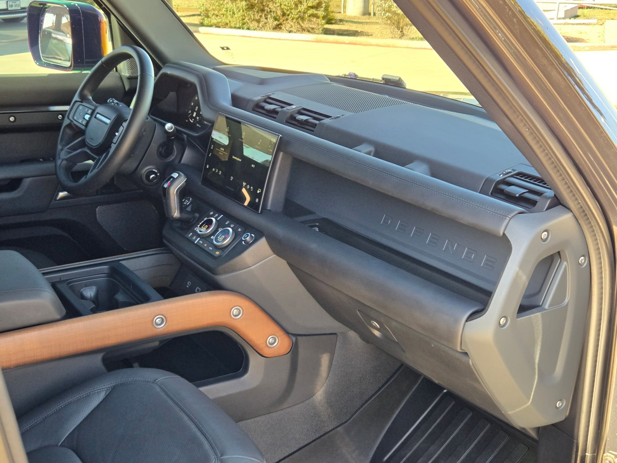 Used 2024 Land Rover Defender 110 X image 30