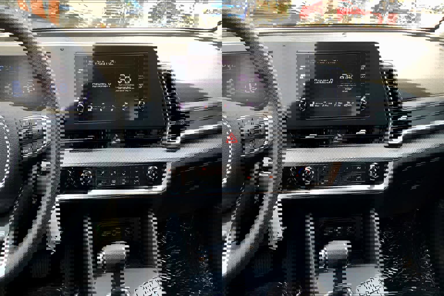 Used 2023 Kia Sportage LX image 7