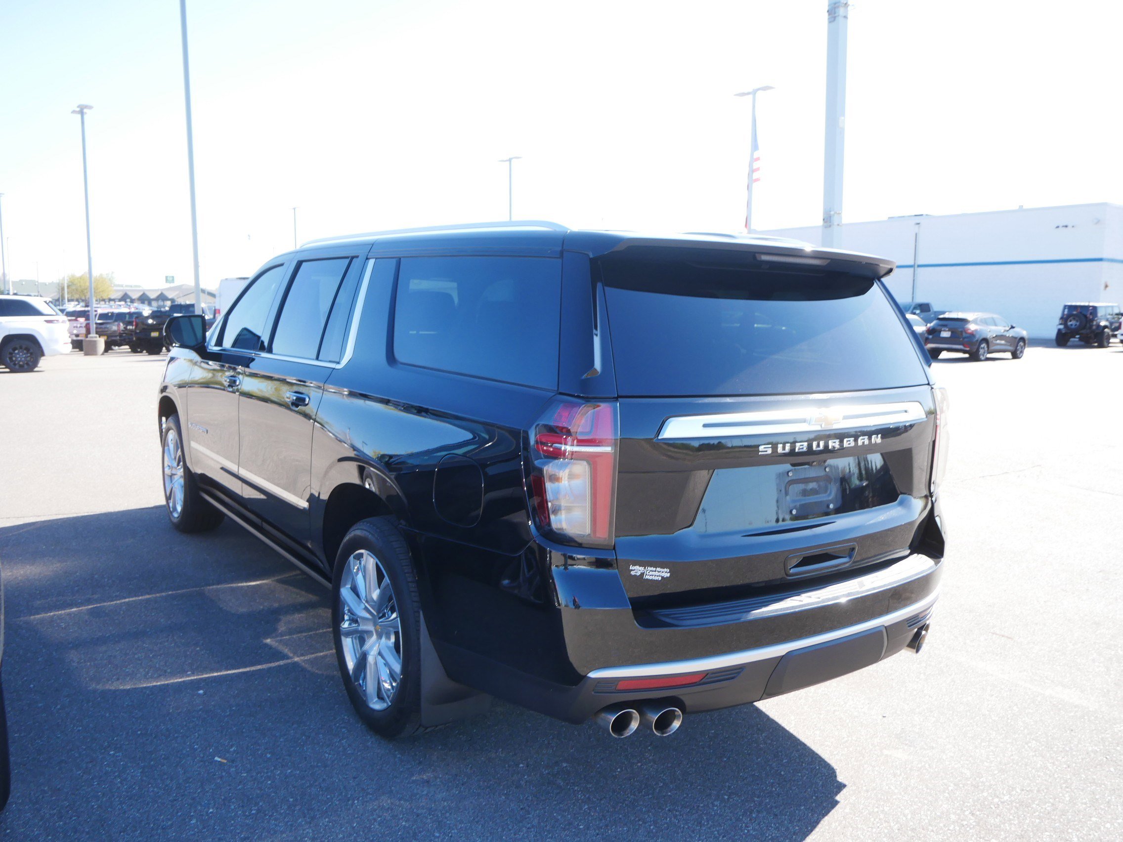 Certified 2024 Chevrolet Suburban High Country AWD/4WD image 3
