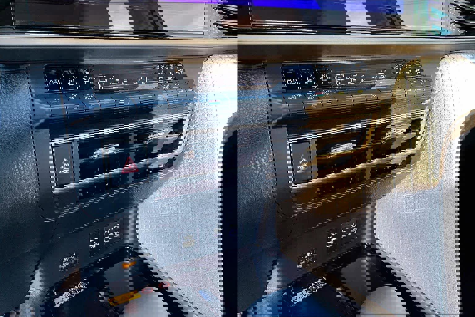 Used 2025 Toyota Camry XLE image 35