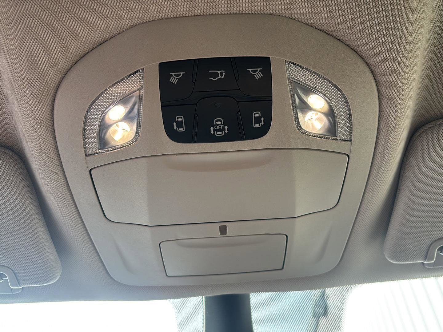 Used 2024 Chrysler Pacifica Touring-L FWD image 31