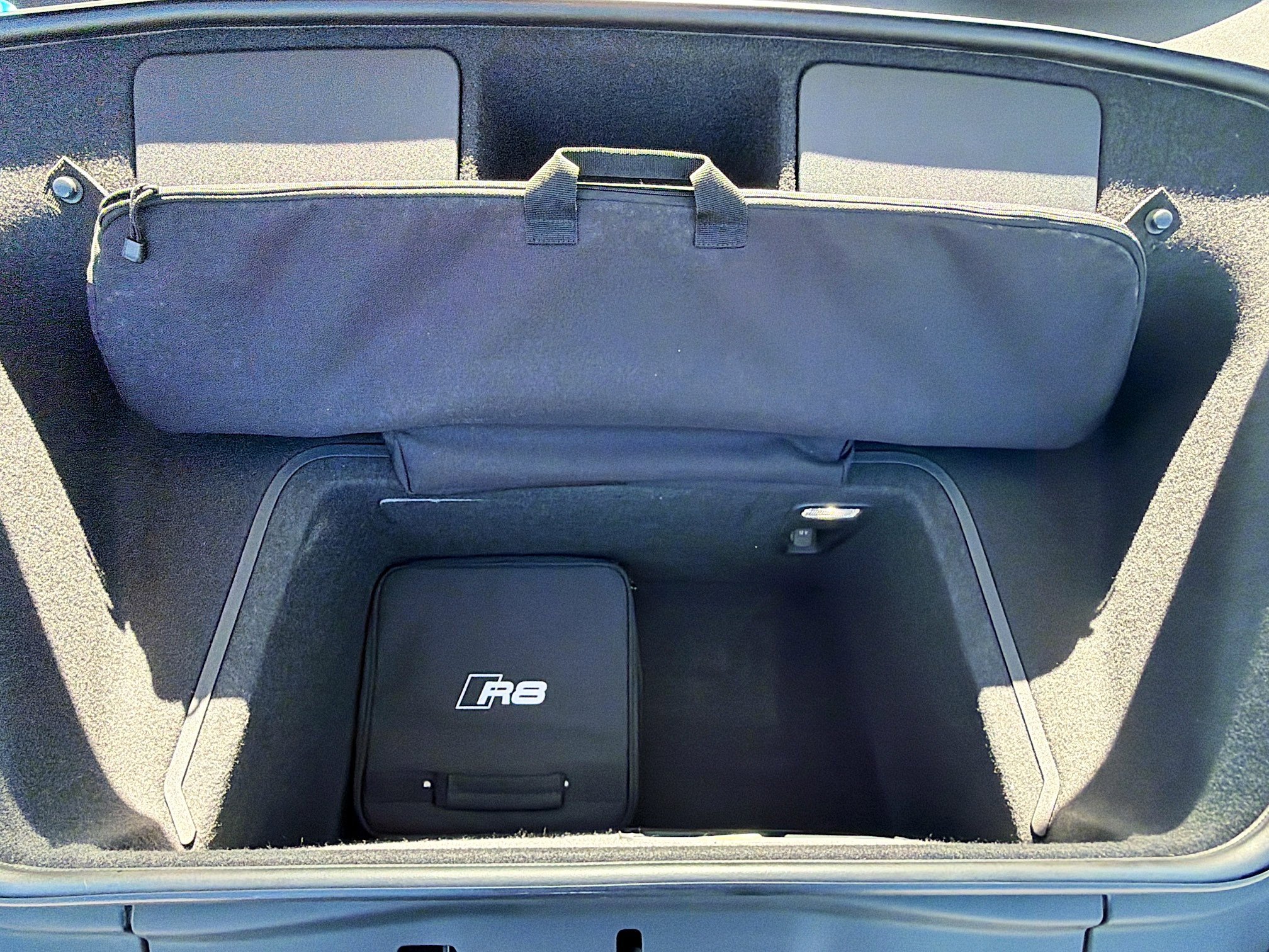 Used 2017 Audi R8 V10 w/ Carbon Exterior Package image 12