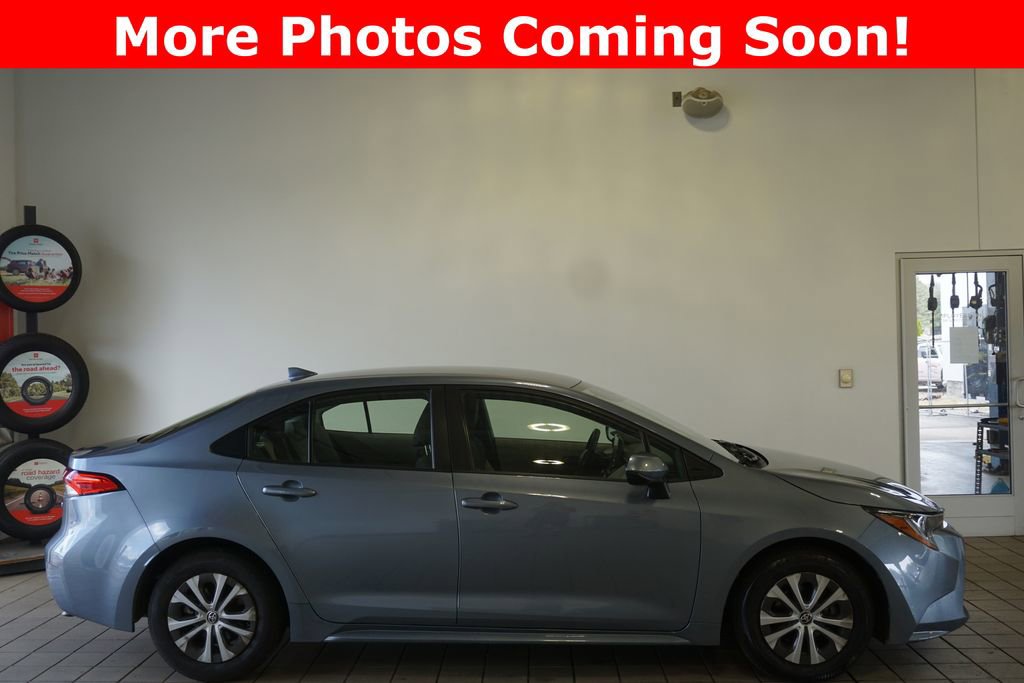 Used 2022 Toyota Corolla LE FWD image 2