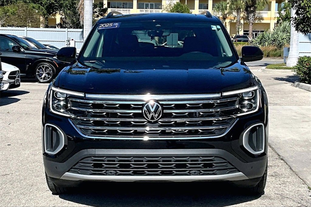 Certified 2025 Volkswagen Atlas SE w/ Panoramic Sunroof Package image 10