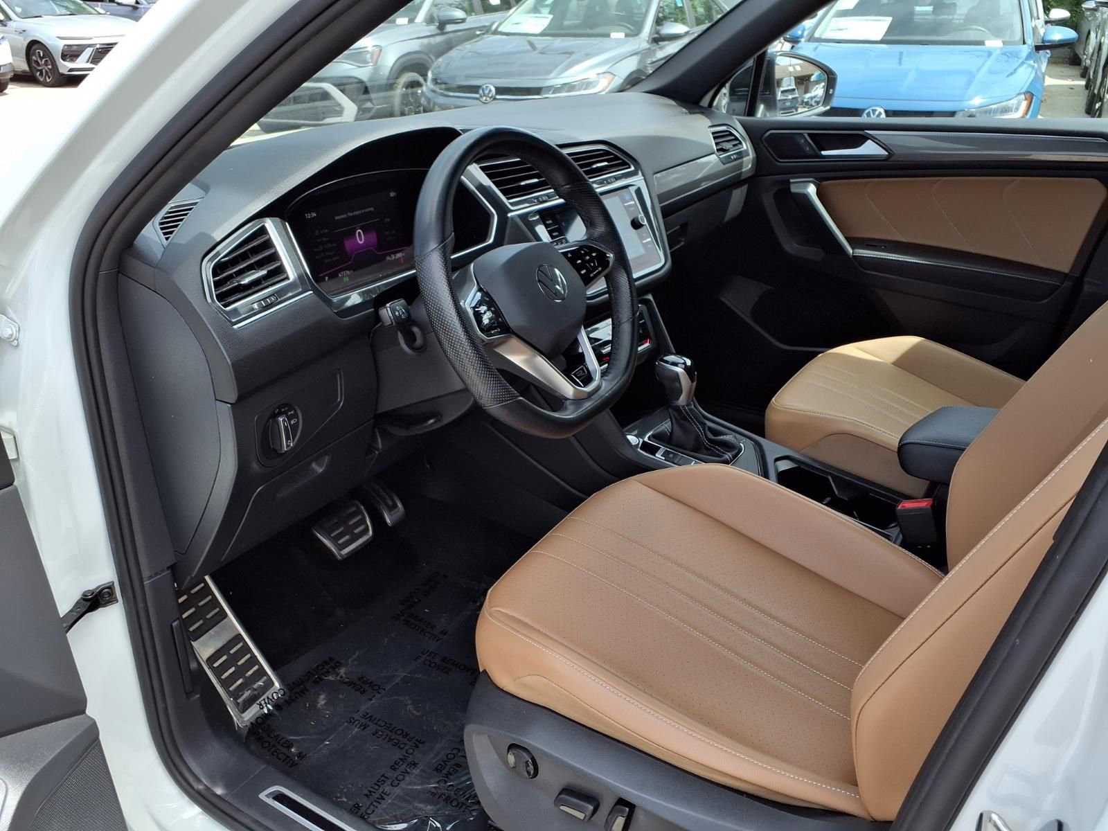 Certified 2023 Volkswagen Tiguan SE R-Line FWD image 17