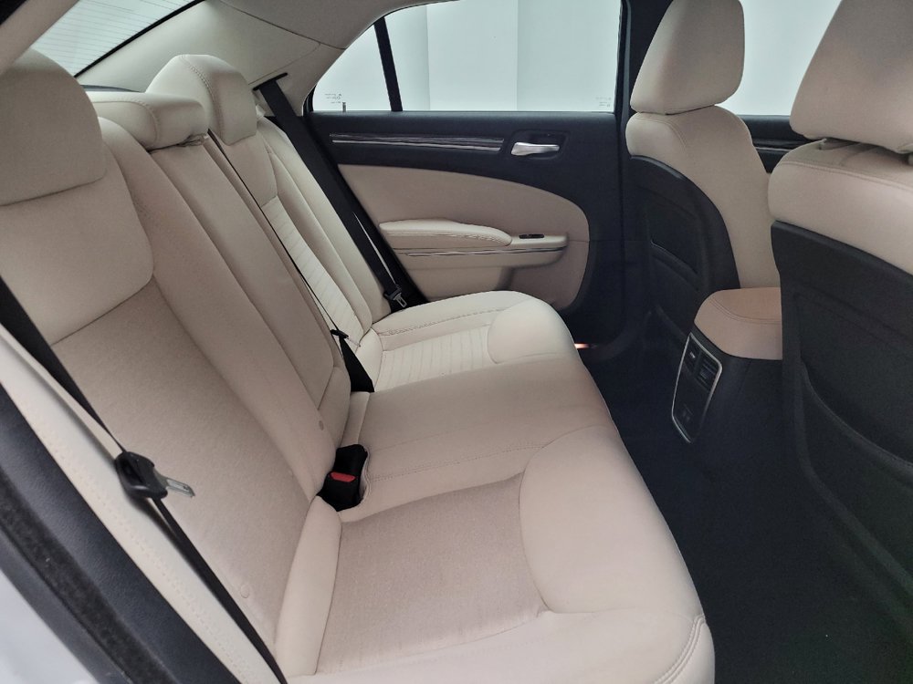 Used 2019 Chrysler 300 Touring w/ Driver Convenience Group RWD image 19