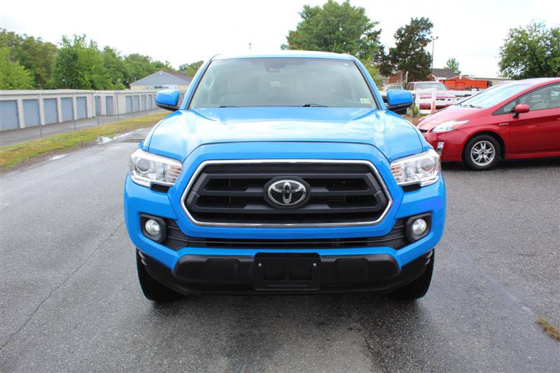 Used 2020 Toyota Tacoma SR5 AWD/4WD image 2