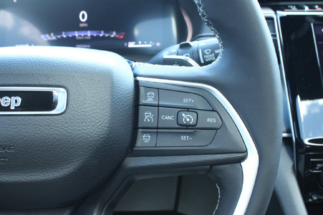 Used 2023 Jeep Grand Cherokee L Laredo AWD/4WD image 25
