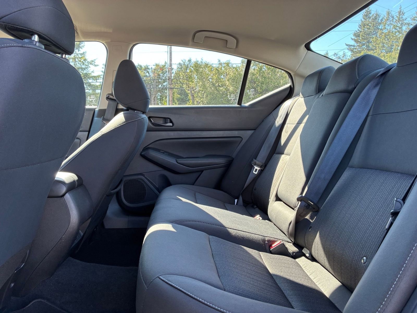 Used 2025 Nissan Altima 2.5 SV FWD image 25