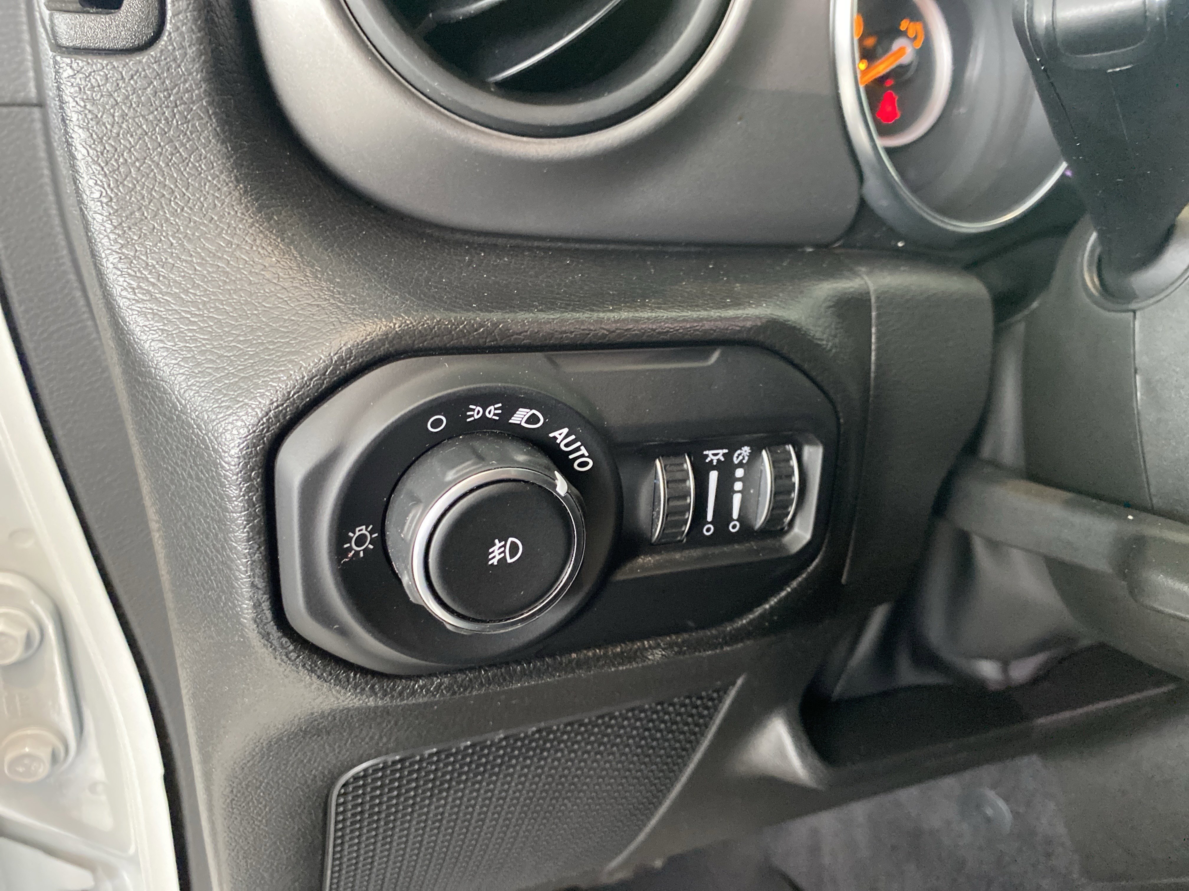 Used 2022 Jeep Wrangler Willys image 10