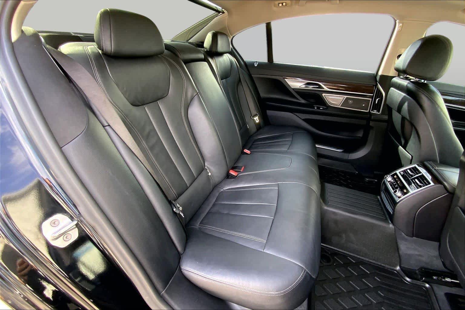 Used 2018 BMW 740i RWD image 19