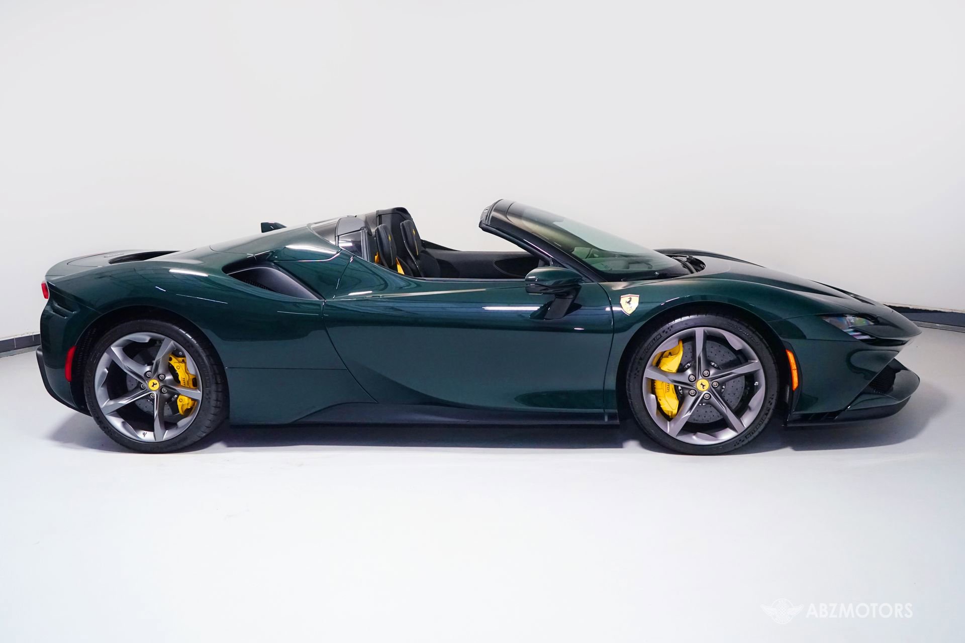 Used 2025 Ferrari SF90 Spider AWD/4WD image 4