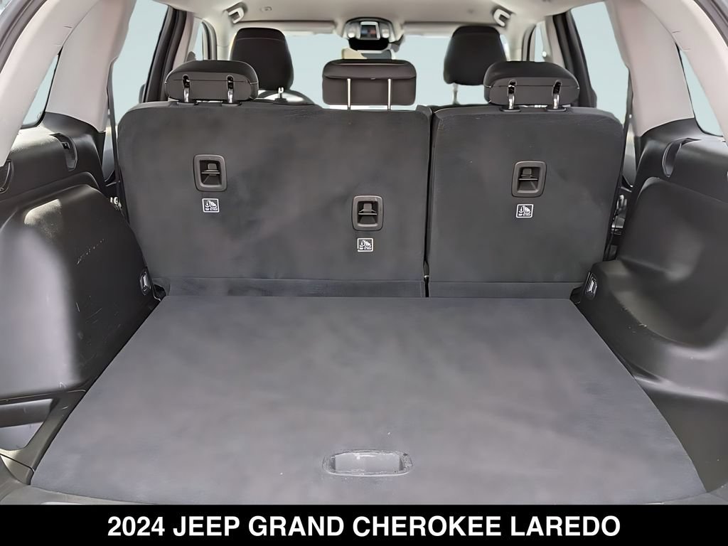Used 2024 Jeep Grand Cherokee Laredo AWD/4WD image 7
