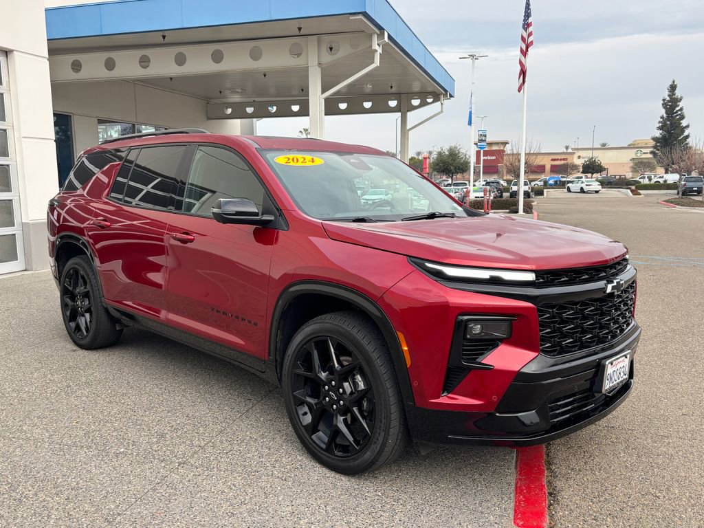 Used 2024 Chevrolet Traverse RS image 3