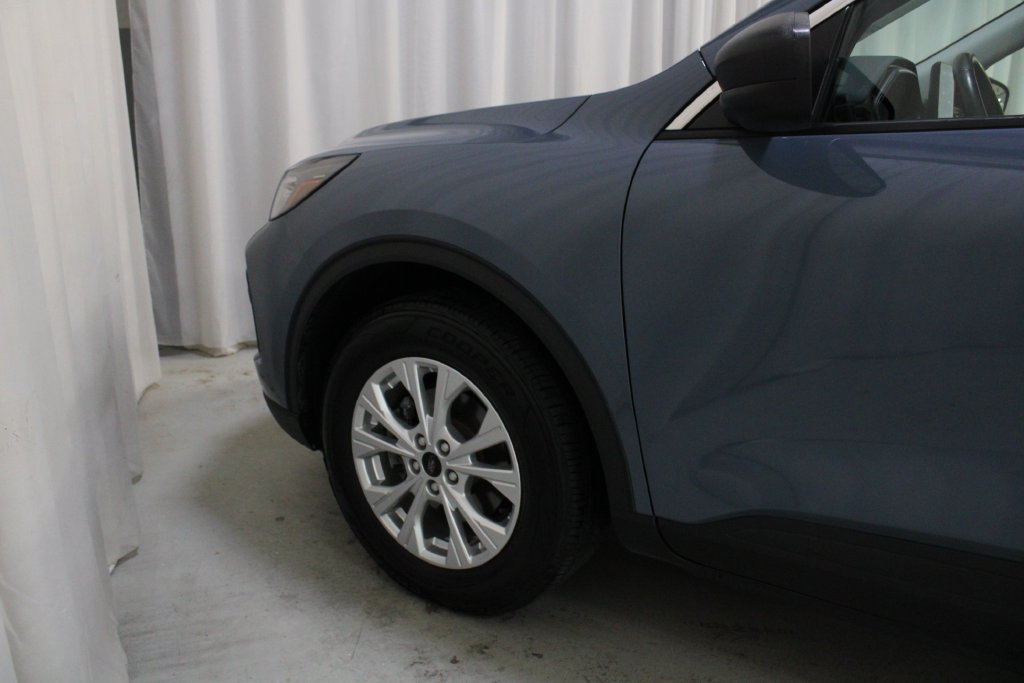 Used 2023 Ford Escape Active AWD/4WD image 29