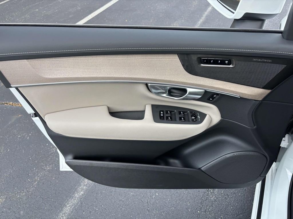 New 2026 Volvo XC90 T8 Plus w/ Protection Package Premier image 11