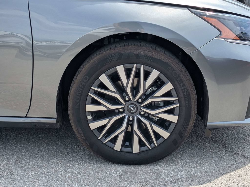 Used 2026 Nissan Altima 2.5 SV FWD image 11