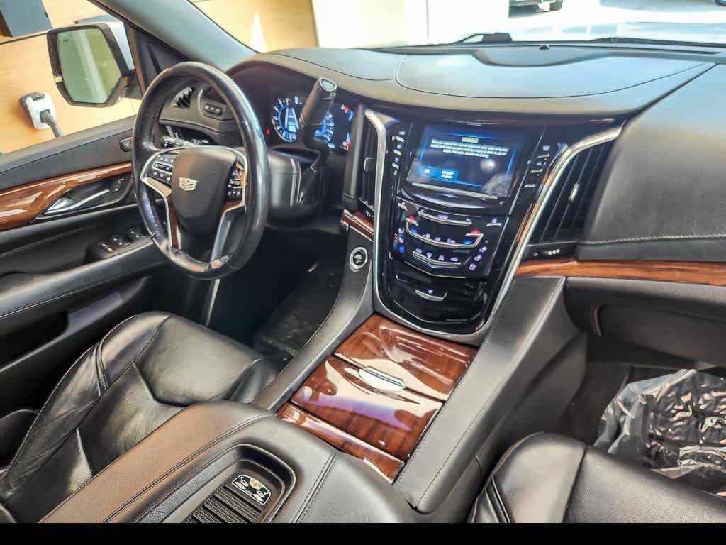 Used 2018 Cadillac Escalade Premium Luxury AWD/4WD image 26