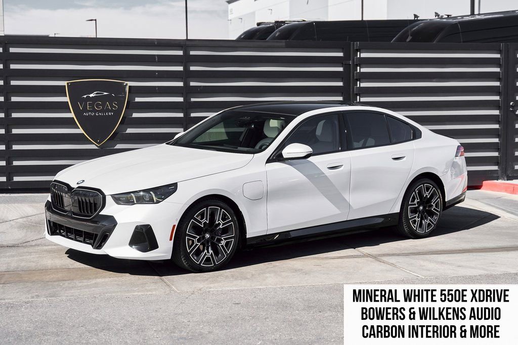 Used 2026 BMW 550e xDrive image 1