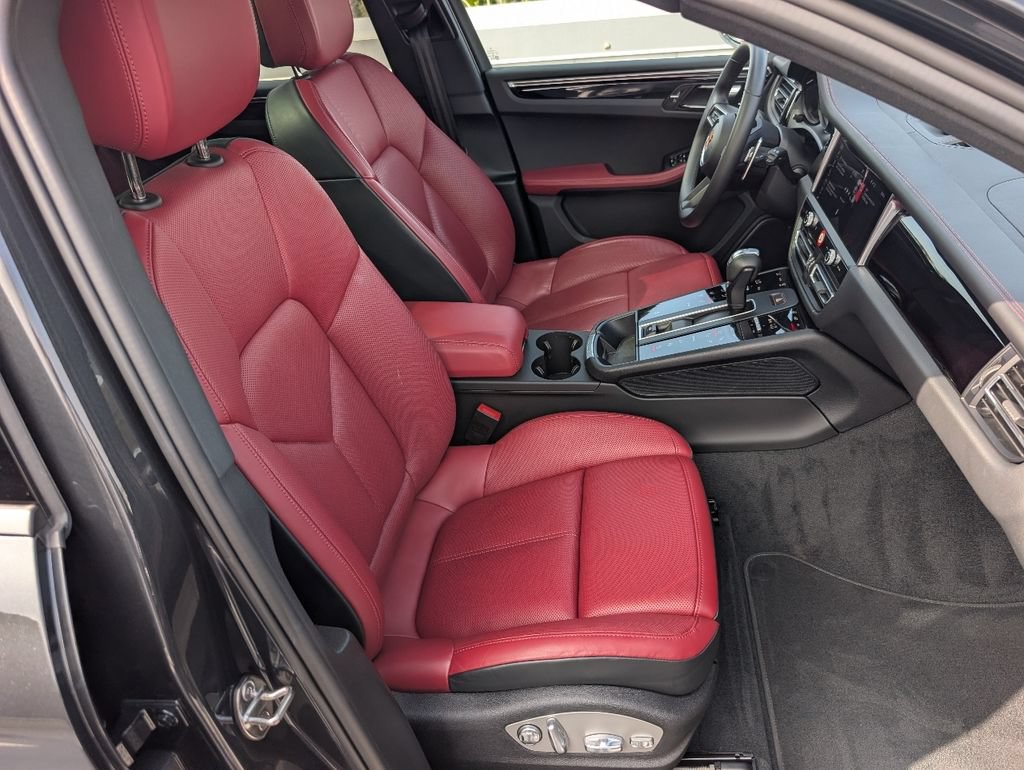 Certified 2024 Porsche Macan AWD/4WD image 17