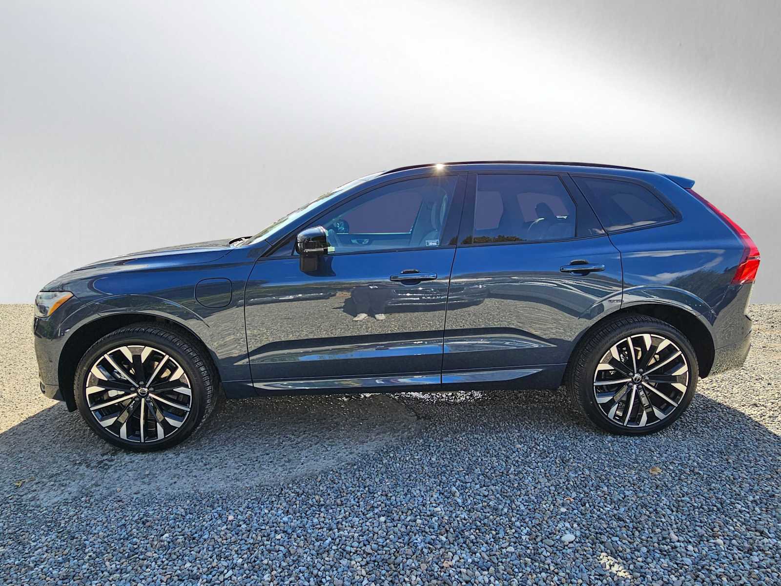 New 2026 Volvo XC60 T8 Ultra w/ Protection Package Premier image 6
