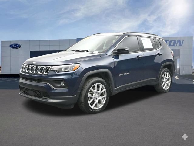 Used 2024 Jeep Compass Latitude AWD/4WD image 6