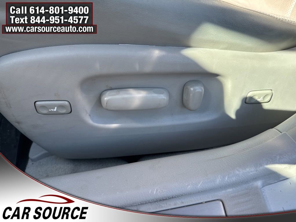 Used 2012 Toyota Avalon Limited image 16