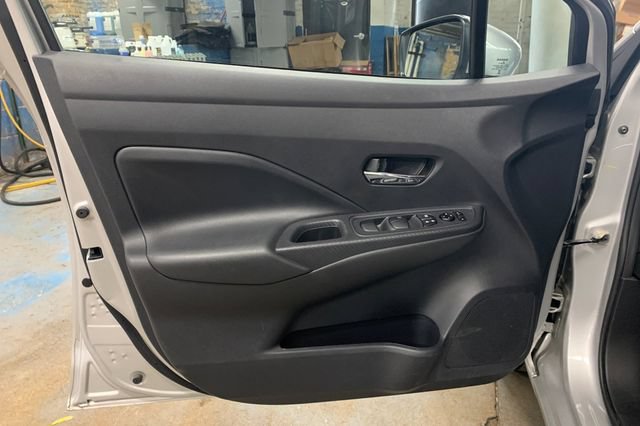 Used 2025 Nissan Versa SV FWD image 11