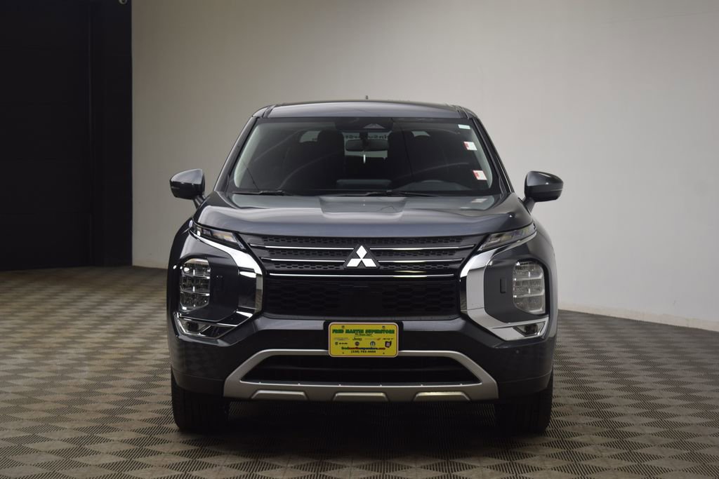 Used 2024 Mitsubishi Outlander SE Black Edition image 19