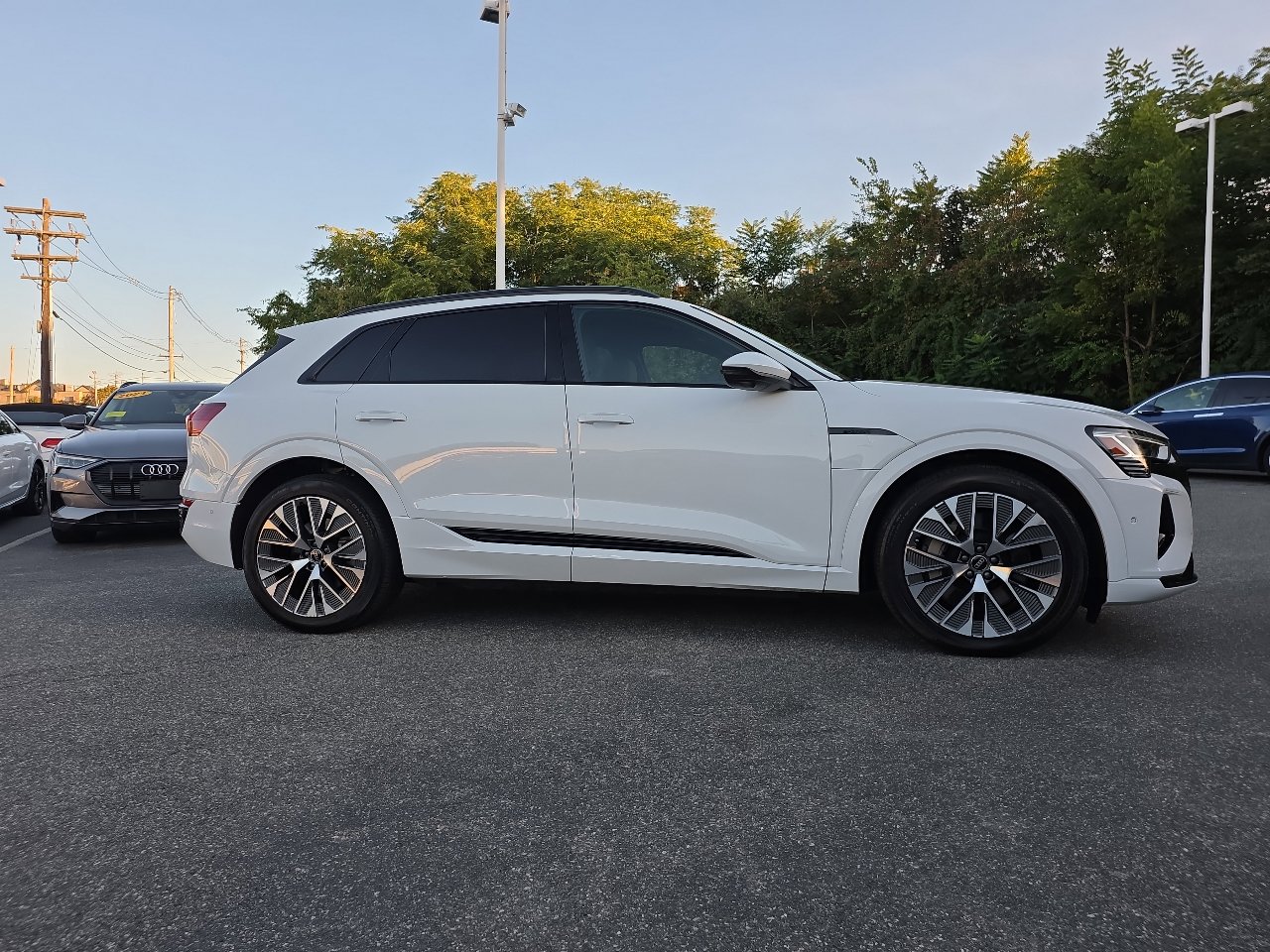Used 2024 Audi Q8 e-tron Premium Plus w/ Premium Plus Package image 22