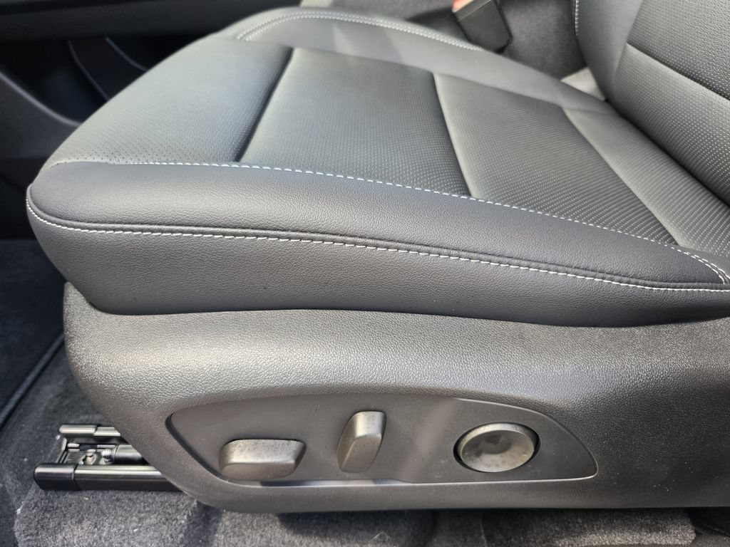 New 2026 Chevrolet Traverse LT w/ Sun and Wheel Package FWD image 26