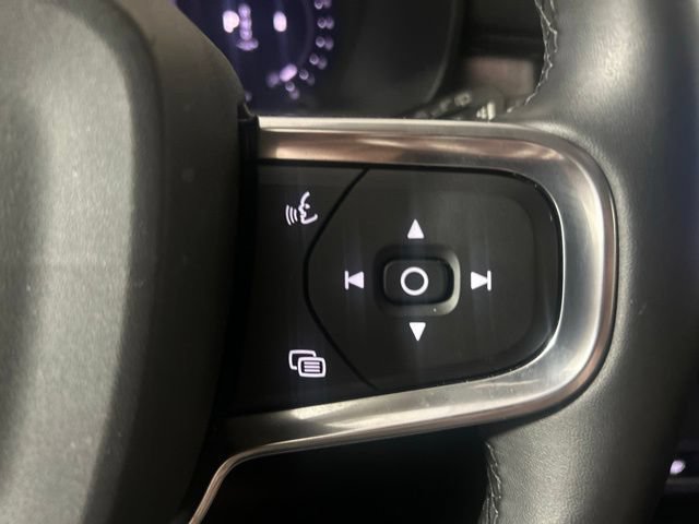 Used 2025 Volvo XC40 B5 Plus AWD/4WD image 19