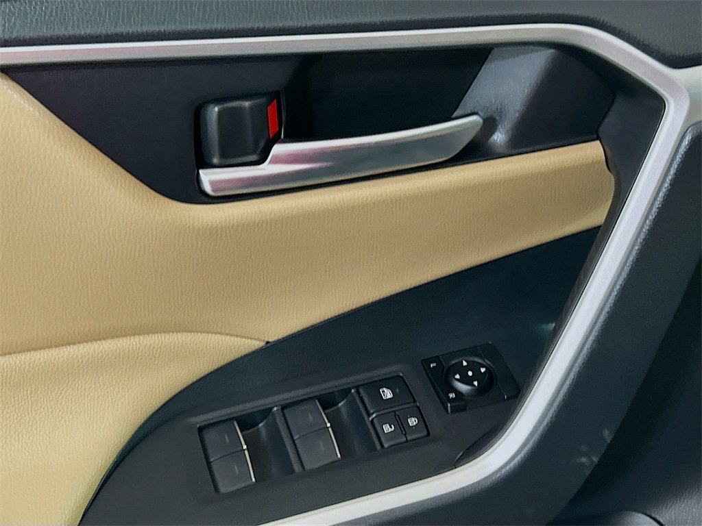Used 2025 Toyota RAV4 XLE image 15